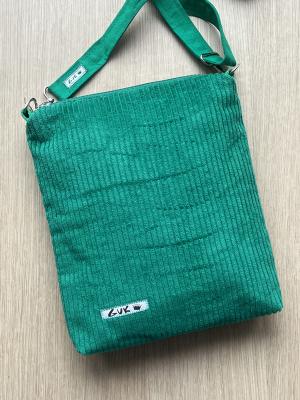 "Flickenwerk II mit Tasche" - GRASGRÜN
